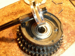 die Zweigangnabe, Zahnräder miteinander von der Rückseite verschraubt